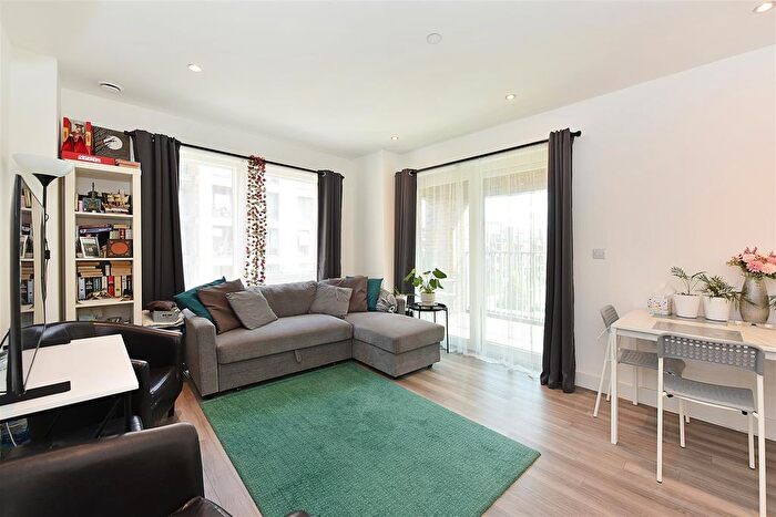 Property For Sale In Lismore Boulevard, London, NW9