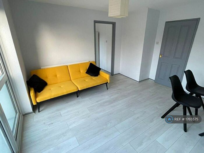 4 Bedroom Flat To Rent In Tupman House, London, SE16