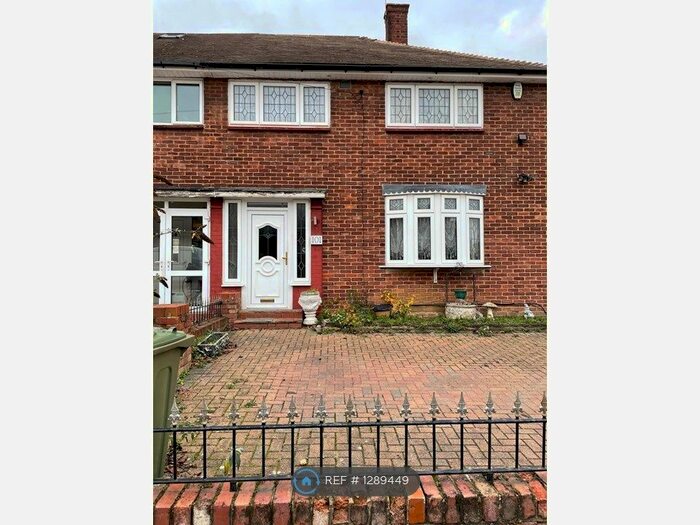 3 Bedroom Terraced House To Rent In Retford Road, Romford RM3