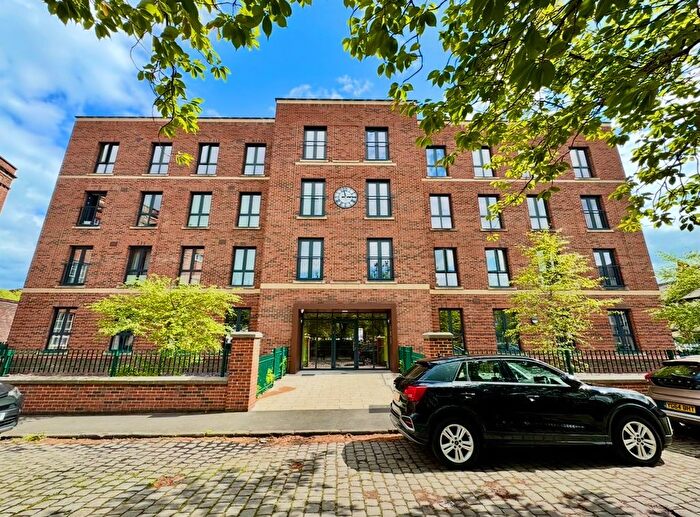 2 Bedroom Flat To Rent In Park Green, Macclesfield, SK11