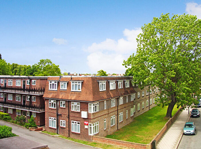 1 Bedroom Flat To Rent In Park Court (), West Dulwich., SE21