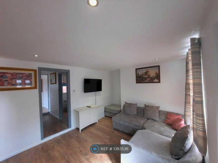 3 Bedroom Semi-Detached House To Rent In Greenstead Road, Colchester, CO1