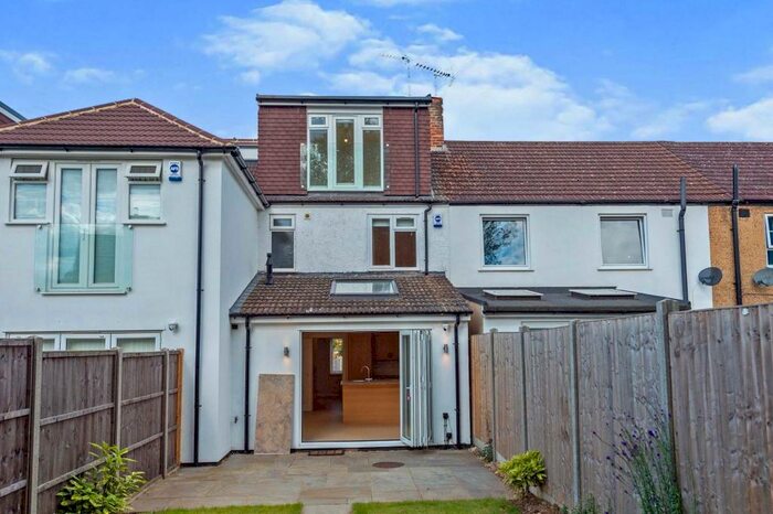 4 Bedroom Semi-Detached House To Rent In Ashley Road, St Albans, AL1