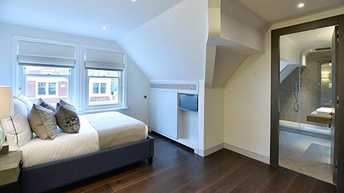 2 Bedroom Flat To Rent In Duke Street, Mayfair, London, W1K
