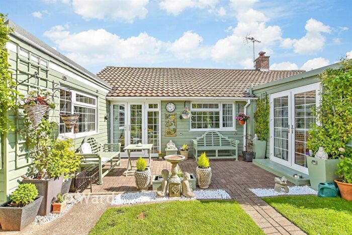 2 Bedroom Detached Bungalow For Sale In Beacon Way, Lympne, Kent, CT21