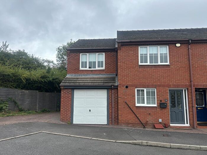 4 Bedroom Semi-Detached House To Rent In Sussex Close, NG16