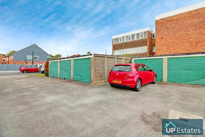 2 Bedroom Apartment For Sale In Yarningale Road, Coventry, CV3