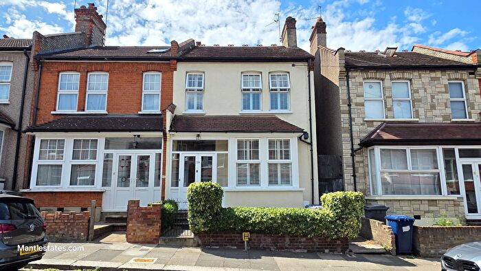 3 Bedroom End Of Terrace House For Sale In Park View Crescent, New Southgate, N11