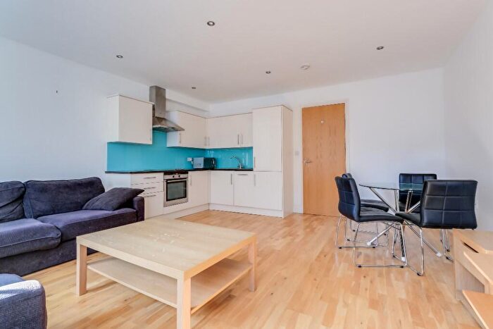 1 Bedroom Flat To Rent In Upper Street, London, N1