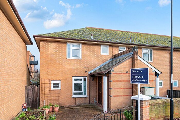 3 Bedroom End Terrace House For Sale In Acorn Way, London, SE23