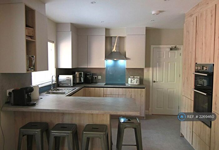 5 Bedroom Detached House To Rent In Rolleston Drive, Nottingham, NG7