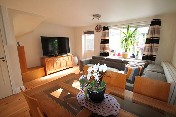 3 Bedroom Property To Rent In Morgan Drive, Greenhithe, DA9