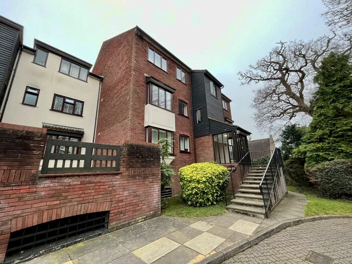 2 Bedroom Apartment To Rent In Oakdene Close, Hatch End, HA5