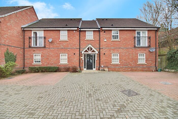 2 Bedroom Flat For Sale In Great Sampsons Field, Welwyn Garden City, AL7