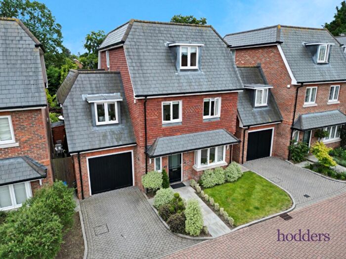 4 Bedroom Detached House To Rent In Surrey, KT15