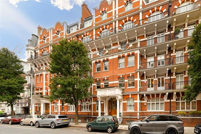 2 Bedroom Flat To Rent In Drayton Gardens, London, SW10