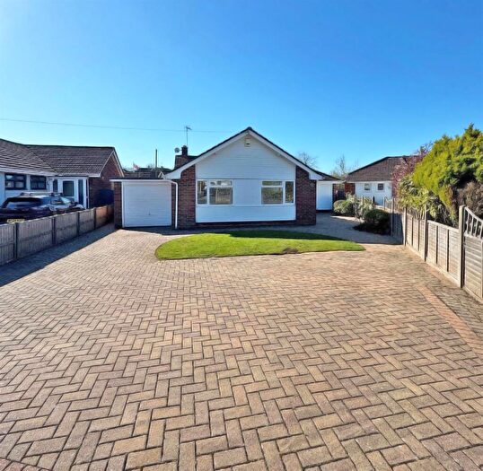 3 Bedroom Detached Bungalow For Sale In Dorset Close, Horndean, PO8