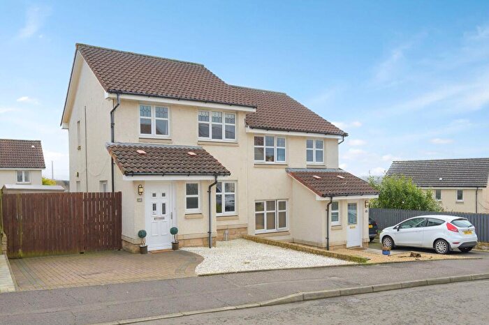 3 Bedroom Semi Detached House For Sale In Peasehill Gait, Rosyth, KY11