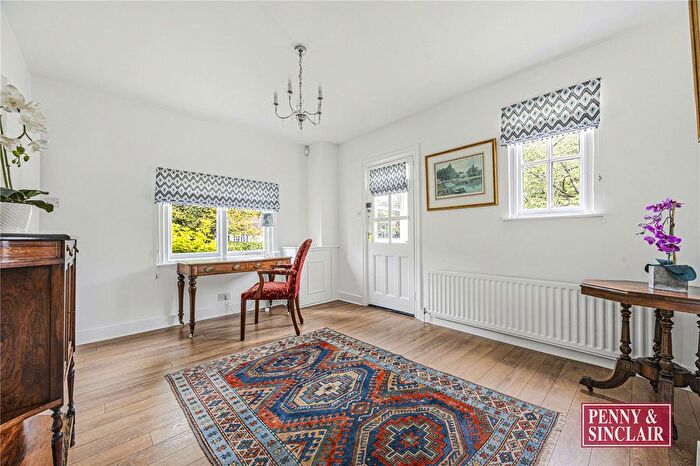 3 Bedroom Detached House To Rent In The Warren, RG4