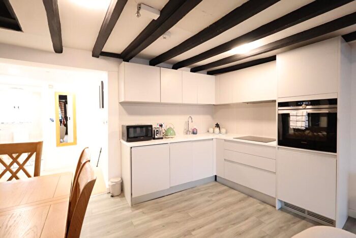 1 Bedroom Flat To Rent In High Street, Central, Stratford-upon-Avon, CV37