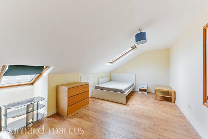 4 Bedroom Flat To Rent In South Lambeth Road, Clapham, SW8