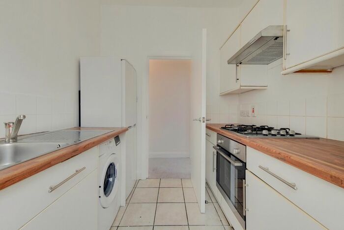 1 Bedroom Flat To Rent In Rockmount Road, Plumstead, London, SE18