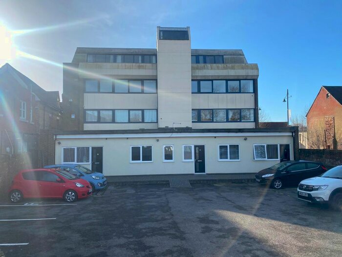 1 Bedroom Flat To Rent In West Street, Fareham, PO16