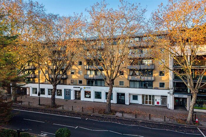 2 Bedroom Flat For Sale In Chiswick High Road, London, W4