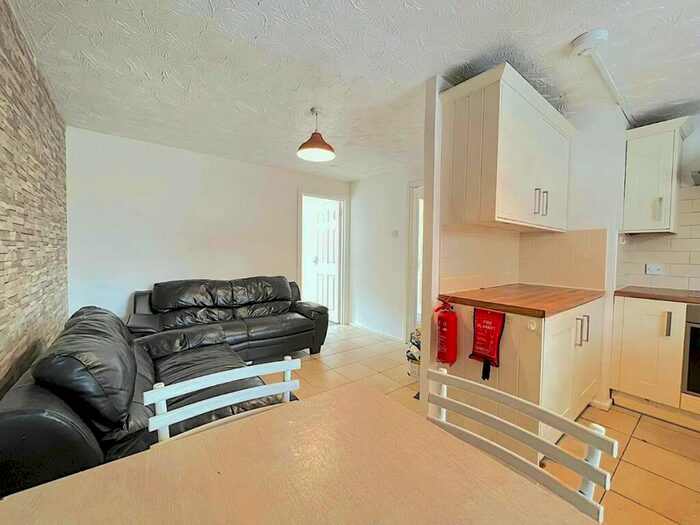 2 Bedroom Flat To Rent In Henley Lodge, Willow Walk, London, E17
