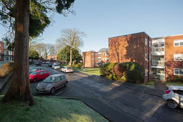 2 Bedroom Flat For Sale In Townfield Road, Altrincham, WA14