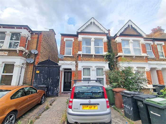 2 Bedroom Flat To Rent In Brownhill Road, Catford, London, SE6