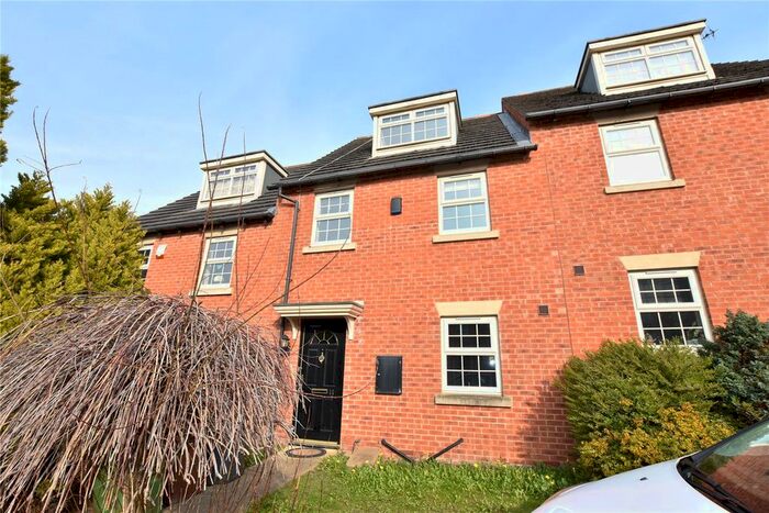 3 Bedroom Town House To Rent In Mozart Way, Churwell, Morley, Leeds LS27