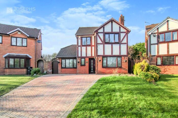 4 Bedroom Detached House To Rent In Kildale Close, Bolton, Greater Manchester, BL3