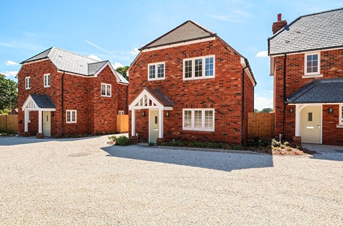 3 Bedroom Detached House To Rent In Oakwood Place, Calmore, Southampton, Hampshire, SO40