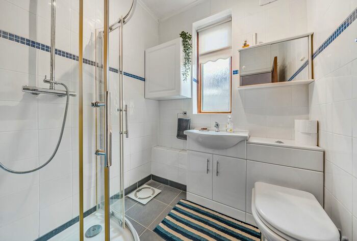 2 Bedroom Bungalow For Sale In Hammond Ave, Mitcham, Surrey, CR4