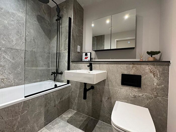 1 Bedroom Flat To Rent In Dutton Street, Manchester, M3