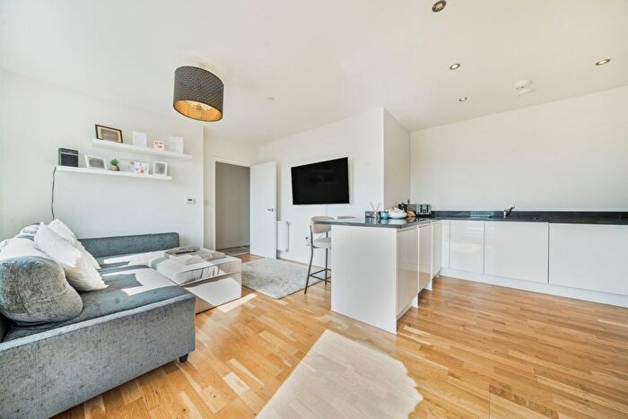 2 Bedroom Flat To Rent In Greenwich High Road, London, SE10