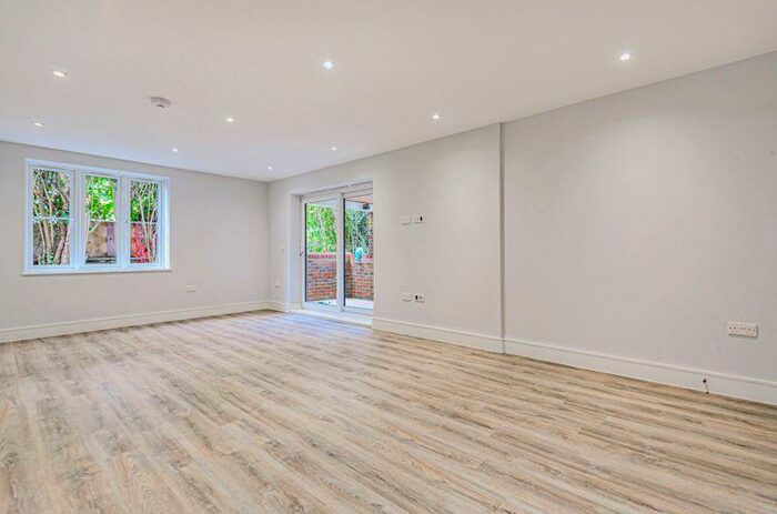 1 Bedroom Flat To Rent In Foxley Lane, West Purley, CR8