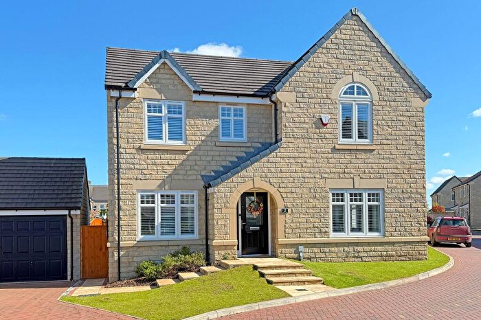 4 Bedroom Detached House For Sale In Spruisty Green, Killinghall, HG3