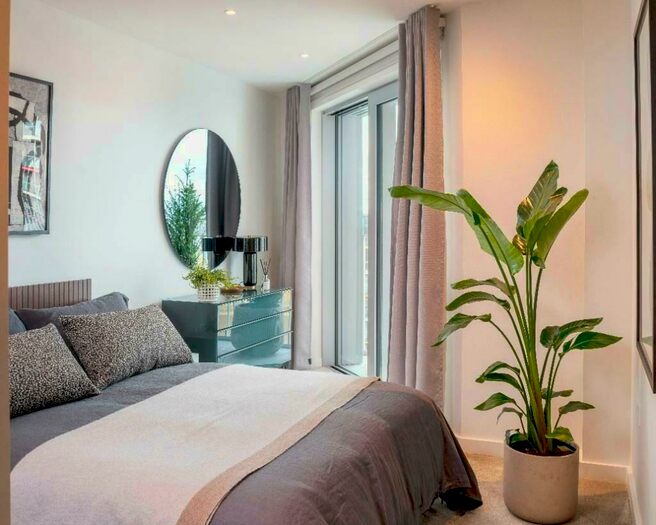 Studio To Rent In Nine Elms Lane, London, SW11