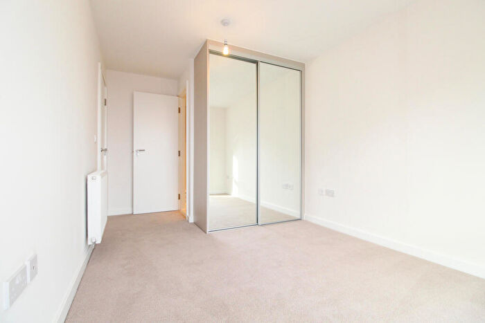 2 Bedroom Flat To Rent In Crossways, Windsor Road, Slough, SL1