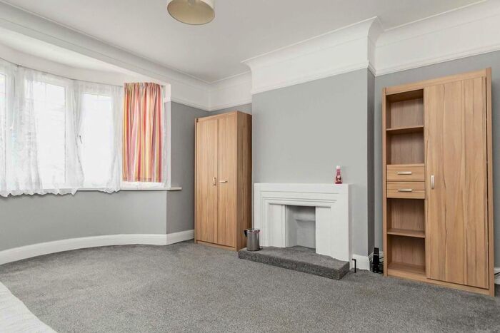 3 Bedroom Property To Rent In Roxborough Avenue, Isleworth, TW7