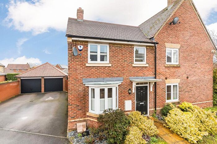 3 Bedroom Semi-Detached House For Sale In Barnett Road, Steventon, OX13