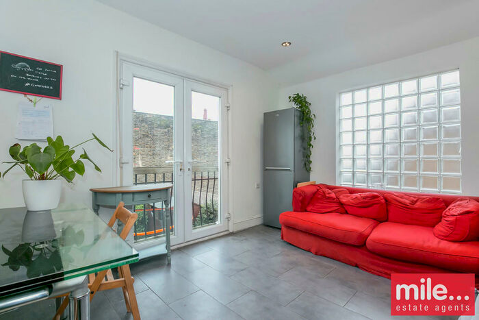 3 Bedroom Flat To Rent In Wrottesley Road, Willesden Junction, NW10