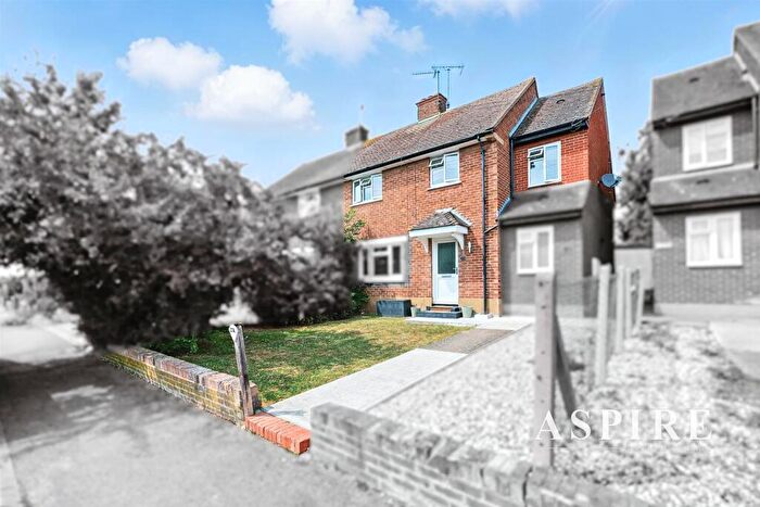 2 Bedroom Maisonette For Sale In Private Garden - Melcombe Road, Benfleet, SS7