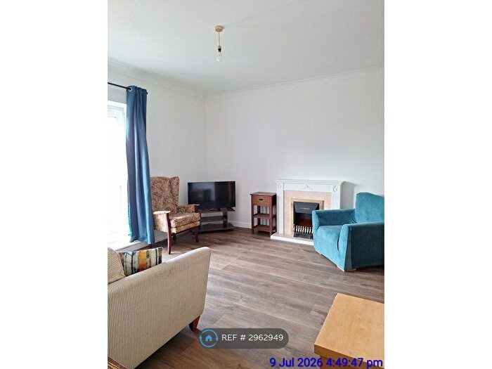 2 Bedroom Flat To Rent In High Street, Hounslow, TW3