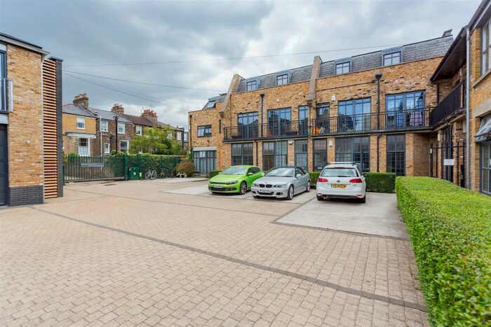 Flat To Rent In St Pauls Crescent, Camden, NW1