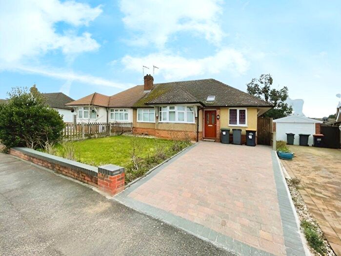 3 Bedroom Bungalow To Rent In George Street, Clapham, MK41