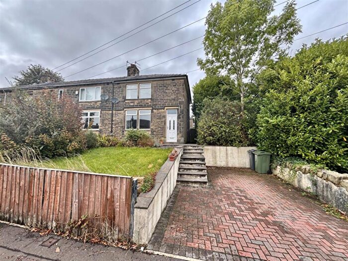 2 Bedroom End Of Terrace House For Sale In , Holmfield Gardens, Halifax, HX2