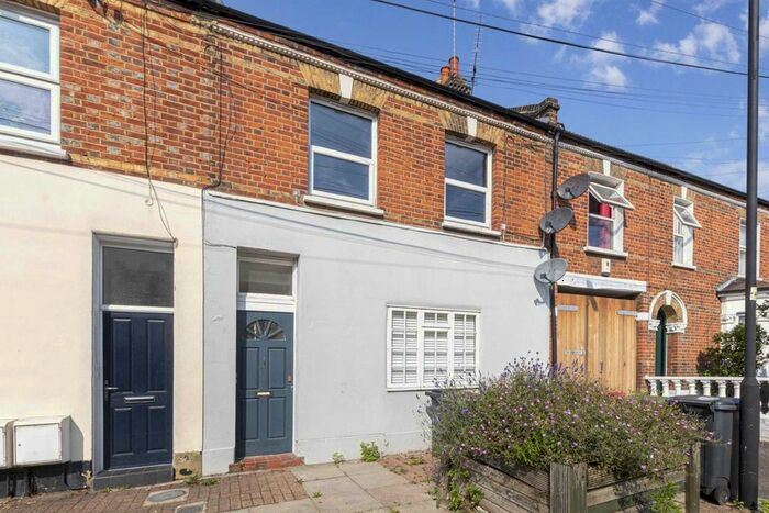 2 Bedroom Flat To Rent In Ellora Road, London, SW16